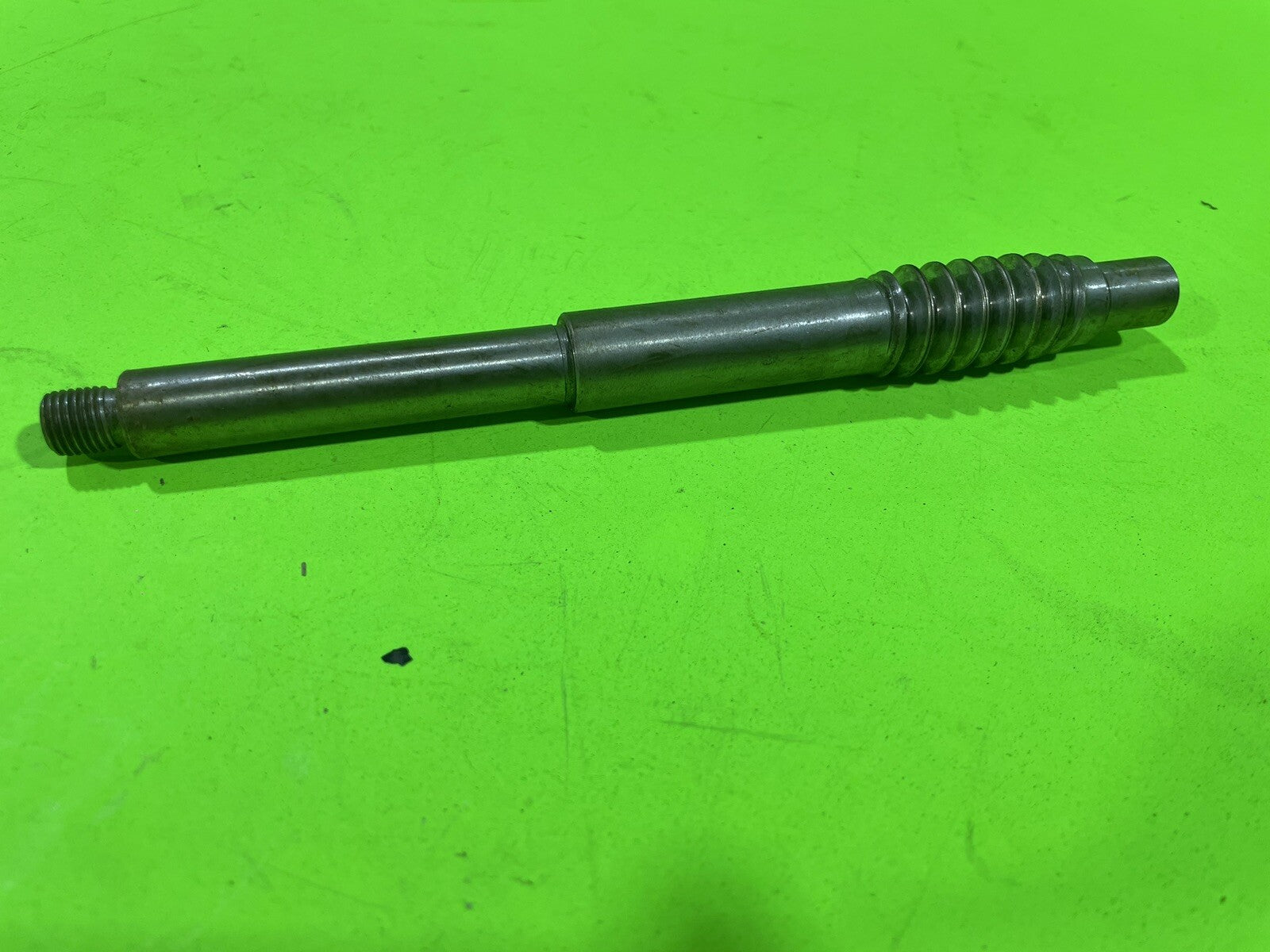 Genuine Briggs & Stratton 306790MA Worm Shaft3