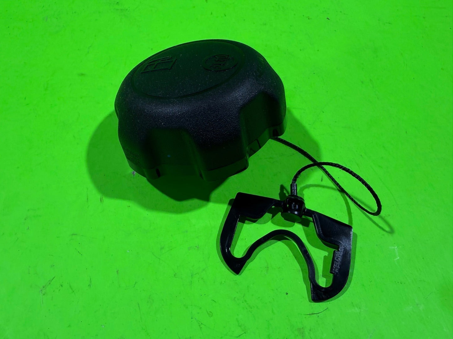 Genuine OEM Husqvarna 532438596 Cap ASM Lawn Tractor0