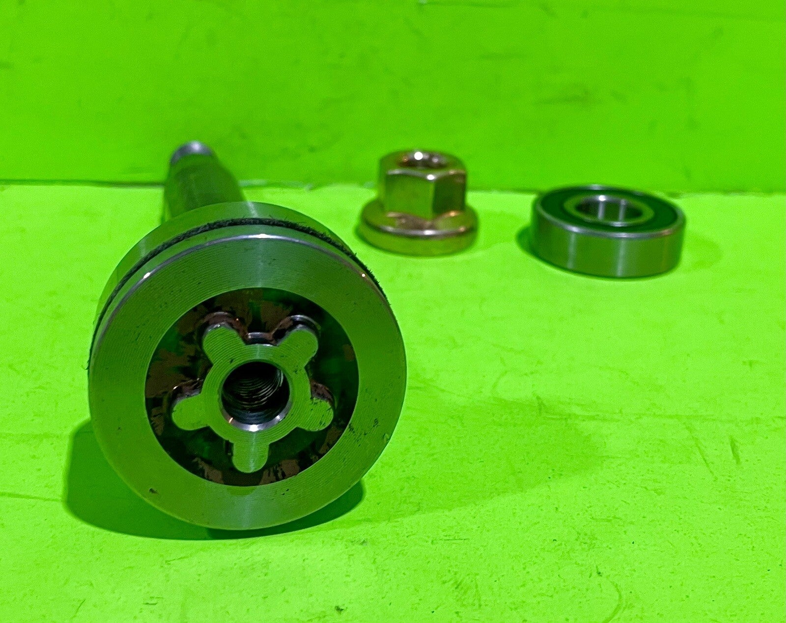 Genuine Husqvarna 532137646 Spindle Shaft w/ Bearing Nut2